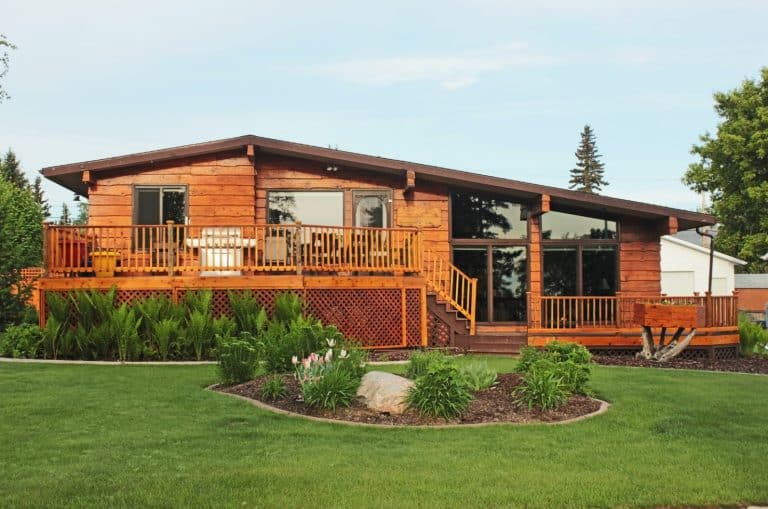 Frontier Log Homes is a professional log home builder that offers you the best of both worlds - the classic look of a log cabin with all the modern amenities.