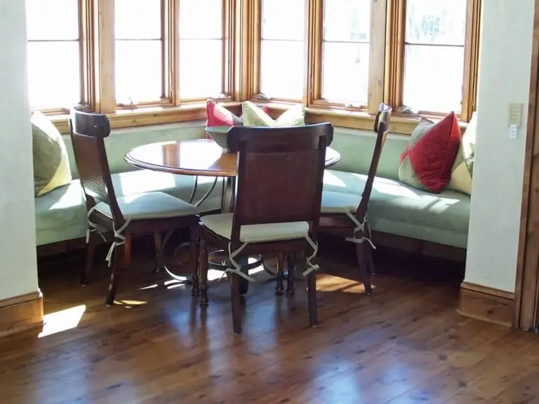 Log home kitchen and dining area in a custom build — photo 28