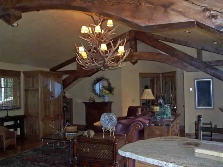Log home great room and living area with exposed logs — photo 22