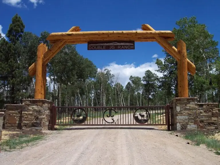 Handcrafted log trusses and componentry by Frontier Log Homes — photo 31