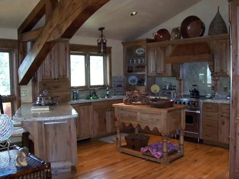 Log home kitchen and dining area in a custom build — photo 23