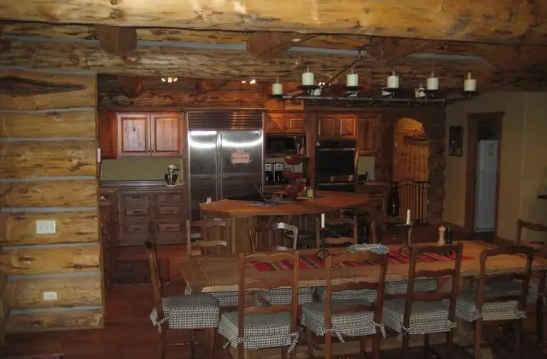 Log home kitchen and dining area in a custom build — photo 22