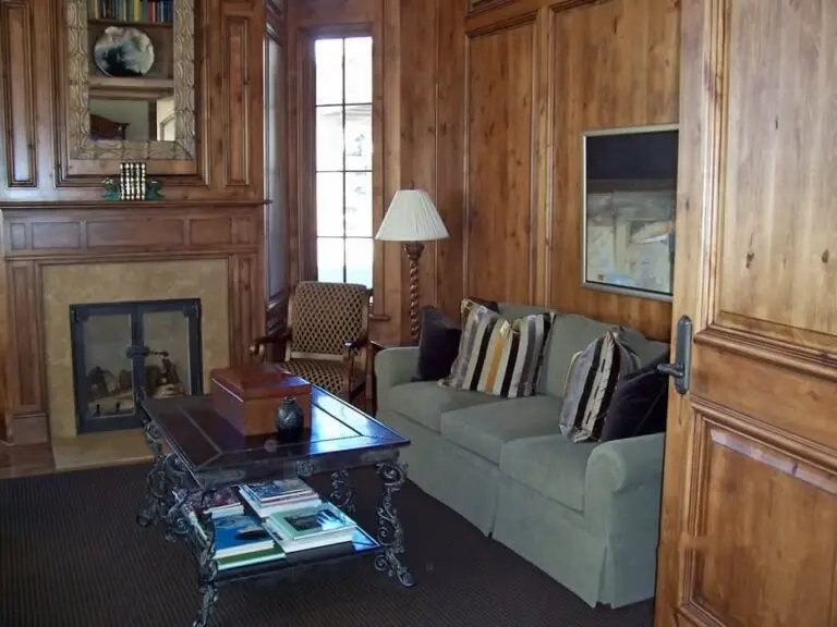 Log home great room and living area with exposed logs — photo 14