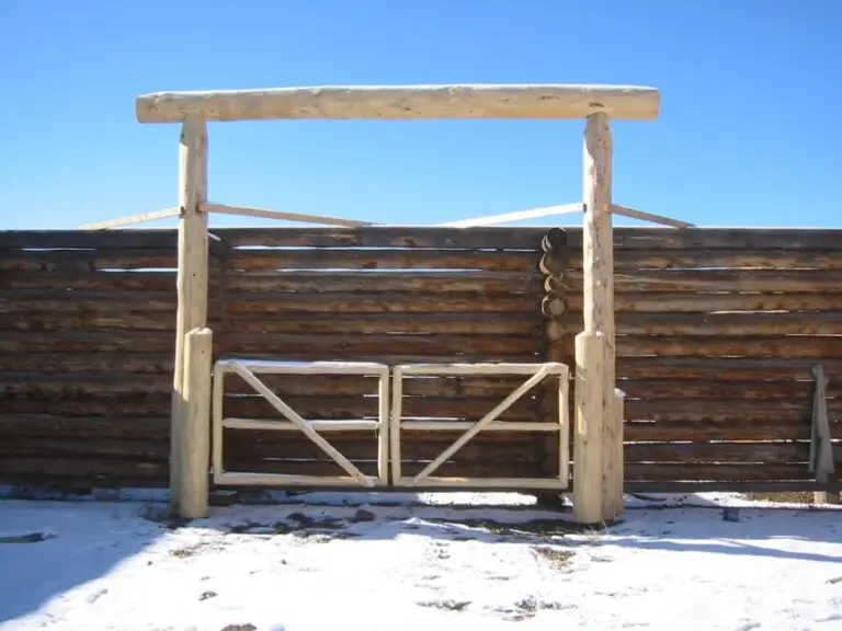 Handcrafted log trusses and componentry by Frontier Log Homes — photo 25