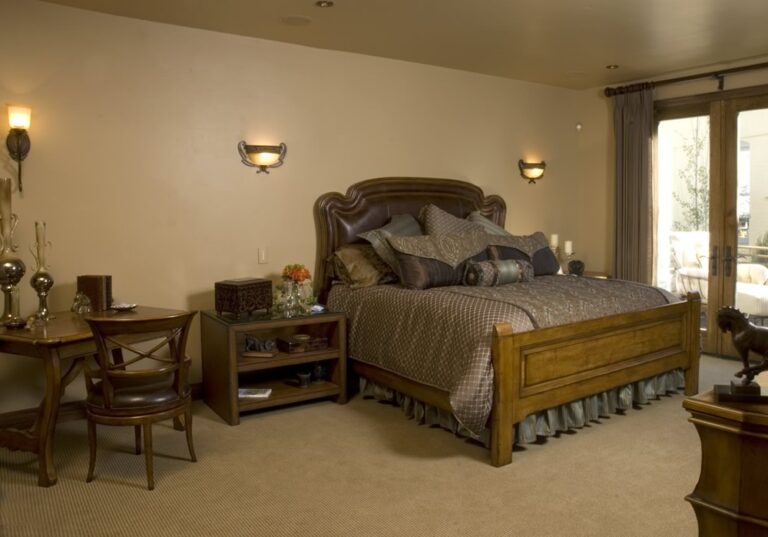 Log cabin bedroom in a custom log home — photo 7