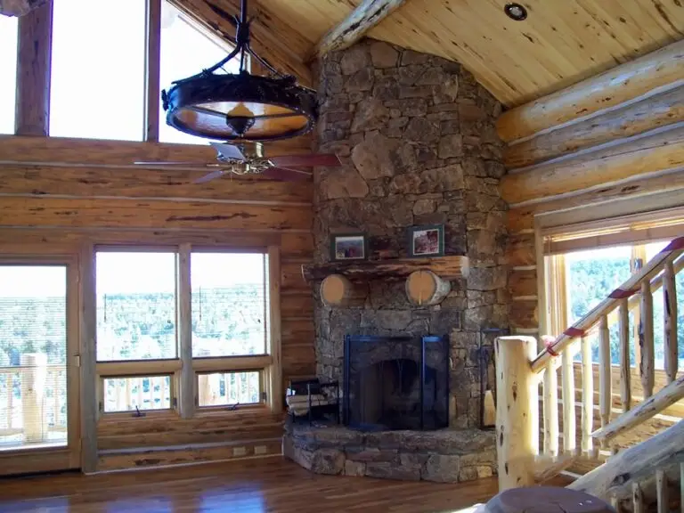 Log home great room and living area with exposed logs — photo 9