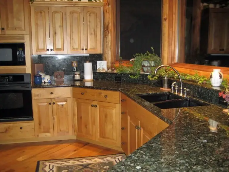 Log home kitchen and dining area in a custom build — photo 12