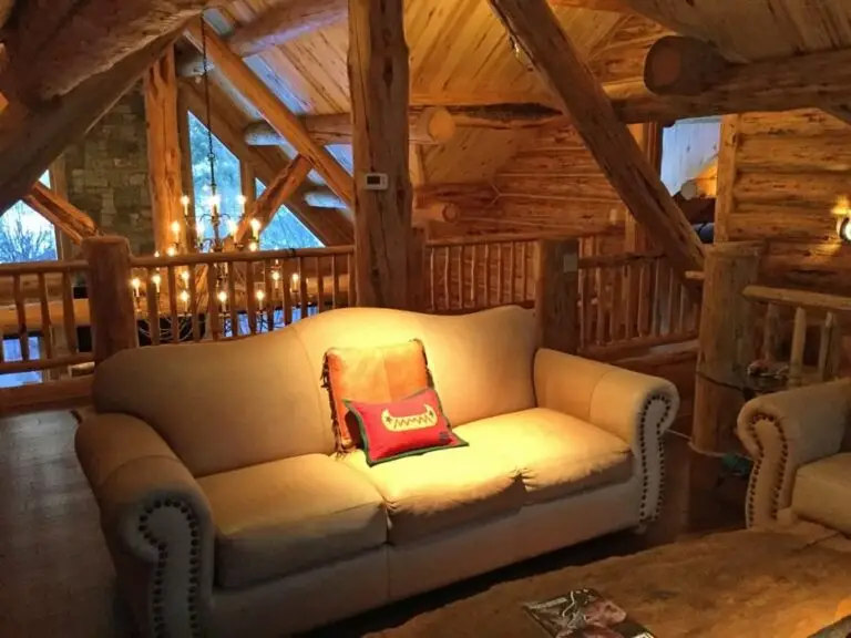 Log home great room and living area with exposed logs — photo 3
