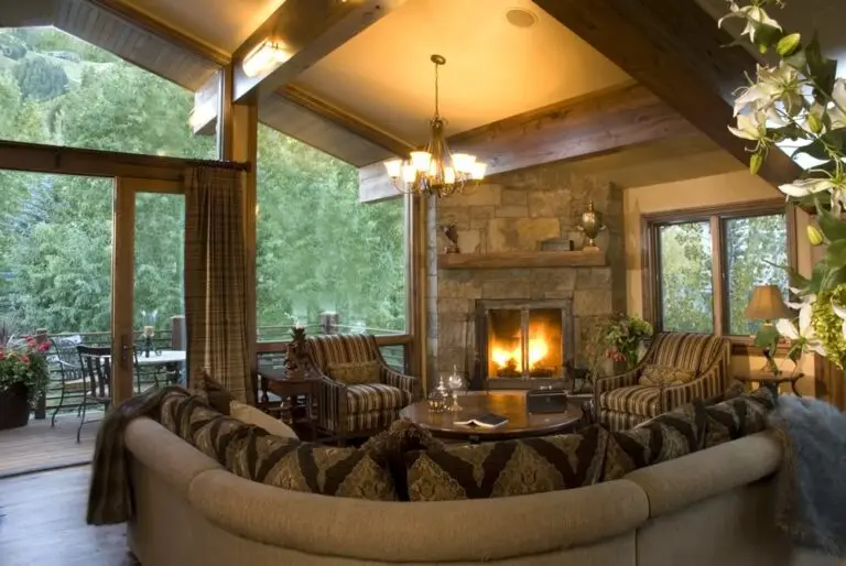 Custom home builder Frontier Log Homes — turn-key great room by a Colorado general contractor