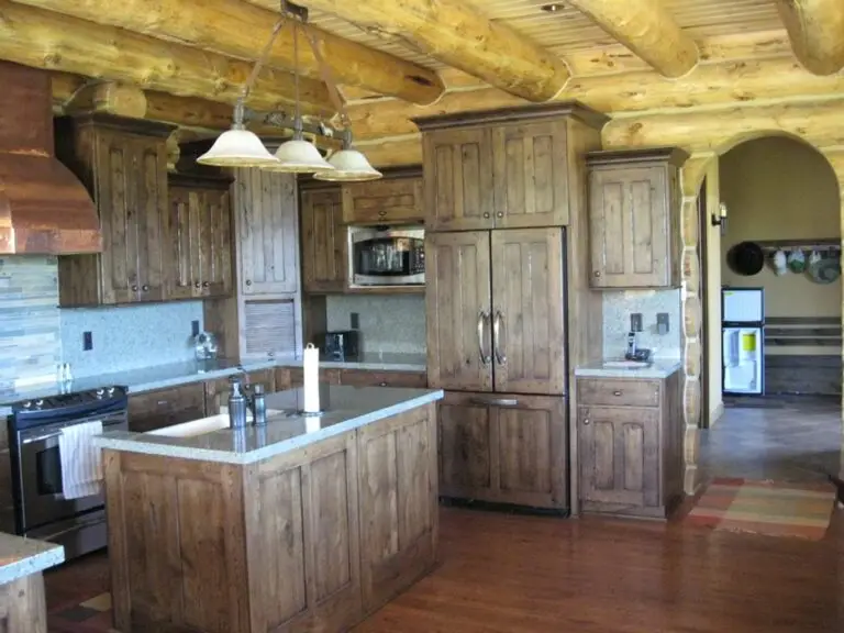 Log home kitchen and dining area in a custom build — photo 5