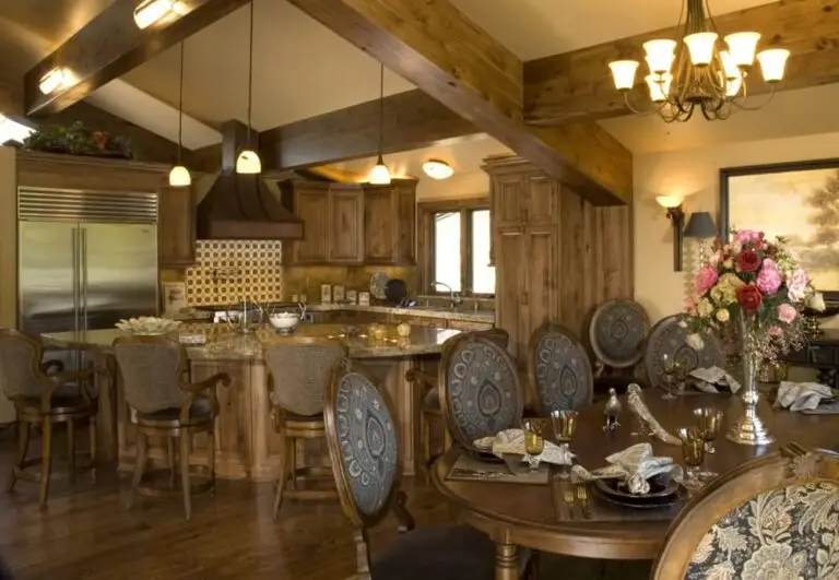 Log home kitchen and dining area in a custom build — photo 1