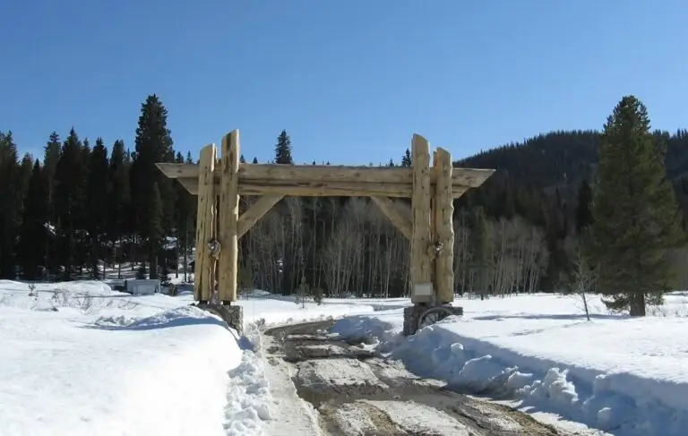 Handcrafted log trusses and componentry by Frontier Log Homes — photo 39