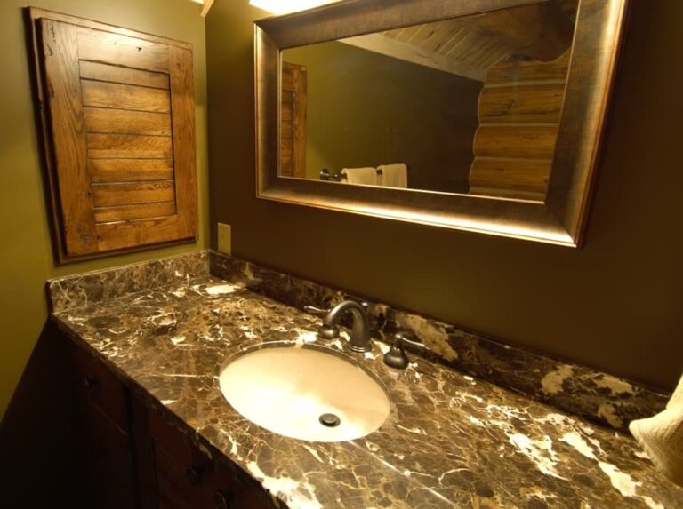 Log home bathroom in a custom handcrafted log house — photo 17